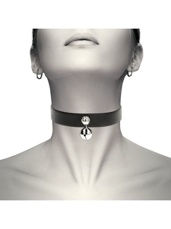 COLLAR FETICHE CUERO VEGANO AJUSTABLE CON CASCABEL DE LA MARCA COQUETTE ACCESSORIES