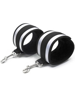 ESPOSAS DE NEOPRENO GRIS CON ENGANCHES METÁLICOS DE LA MARCA OHMAMA FETISH