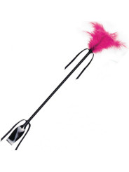 LÁTIGO PLUMA Y PALA NEGRO FUCSIA PARA JUEGOS ERÓTICOS DE LA MARCA SECRETPLAY 100% FETISH
