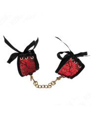 MUÑEQUERAS BDSM ROJO-NEGRO CON LAZO KINK 24.5 CM DE LA MARCA KINK WRIST RESTRAINT