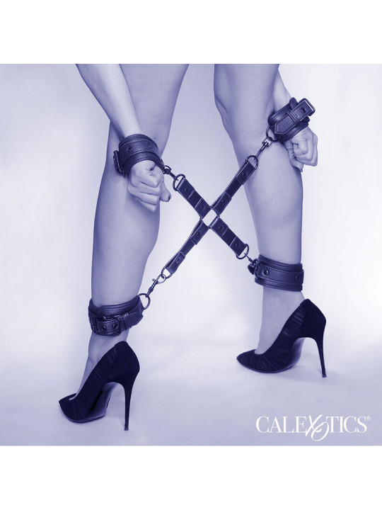 KIT BDSM HOG TIE CUERO AJUSTABLE 4 PUÑOS NEGRO DE LA MARCA CALEXOTICS