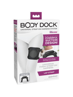 ARNÉS DE MUSLO BODY DOCK PARA STRAP-ON CON SUCCIÓN DE LA MARCA PIPEDREAMS